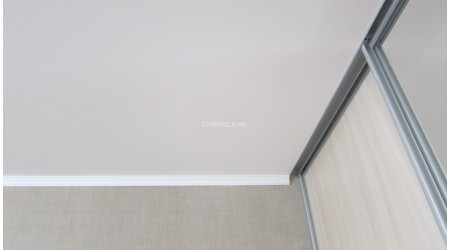 Тканевый потолок с примыканием к шкафу, Кишинёв — пример работ EcoPotolki